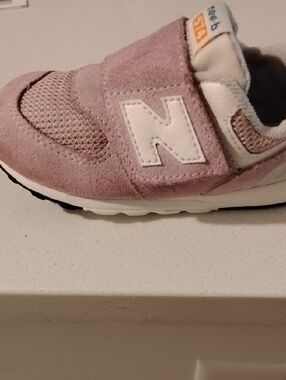 New Balance Kids Pink Suede & Mesh Velcro Sneaker